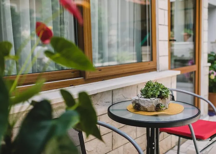 Marjan Hill 3-br Apt,5 Guests Private Garden Near 아파트 *