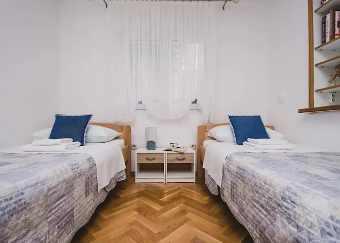 아파트 Marjan Hill 3-br Apt,5 Guests Private Garden Near 스플리트