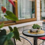 Marjan Hill 3-br Apt,5 Guests Private Garden Near Appartement *