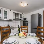 Marjan Hill 3-br Apt,5 Guests Private Garden Near Split