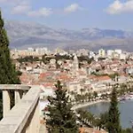 Marjan Hill 3-br Apt,5 Guests Private Garden Near Appartement *