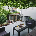Marjan Hill 3-br Apt,5 Guests Private Garden Near Appartement *