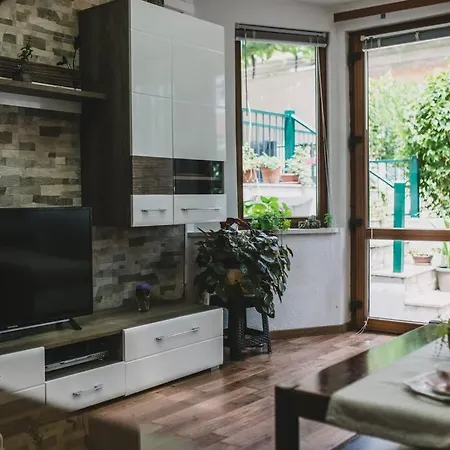Marjan Hill 3-br Apt,5 Guests Private Garden Near * سبليت