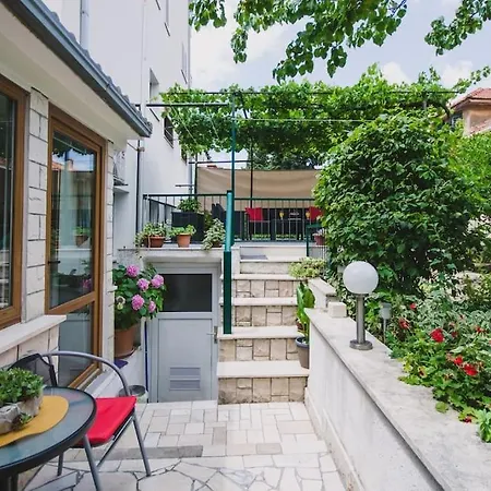 شقة Marjan Hill 3-br Apt,5 Guests Private Garden Near *