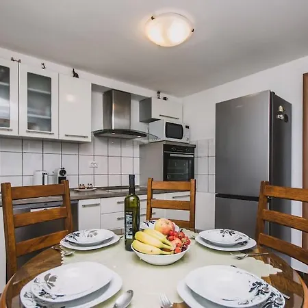 Marjan Hill 3-br Apt,5 Guests Private Garden Near Split