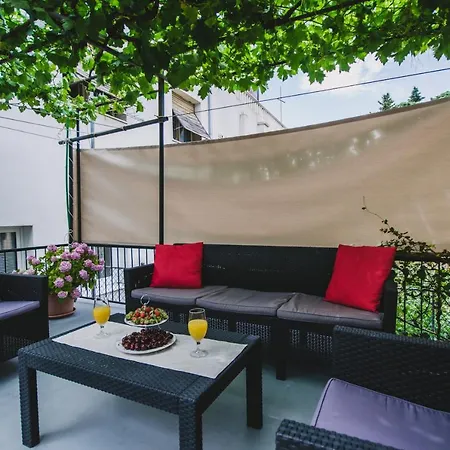 شقة Marjan Hill 3-br Apt,5 Guests Private Garden Near سبليت