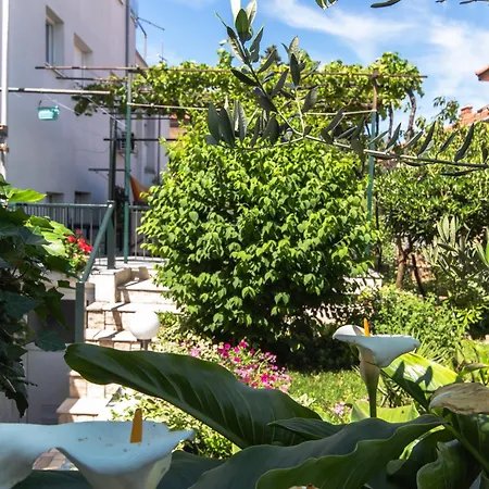 Marjan Hill 3-br Apt,5 Guests Private Garden Near Appartement *