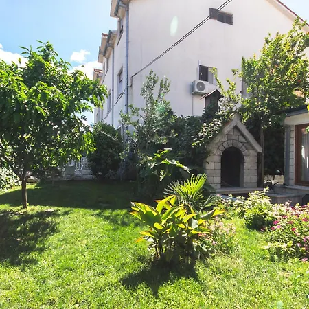 Marjan Hill 3-br Apt,5 Guests Private Garden Near Apartment Split
