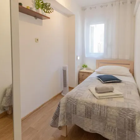 شقة Marjan Hill 3-br Apt,5 Guests Private Garden Near